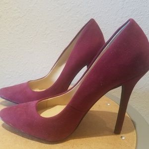 Cathy Jean Classic Suede Pumps in Burgundy Size 6